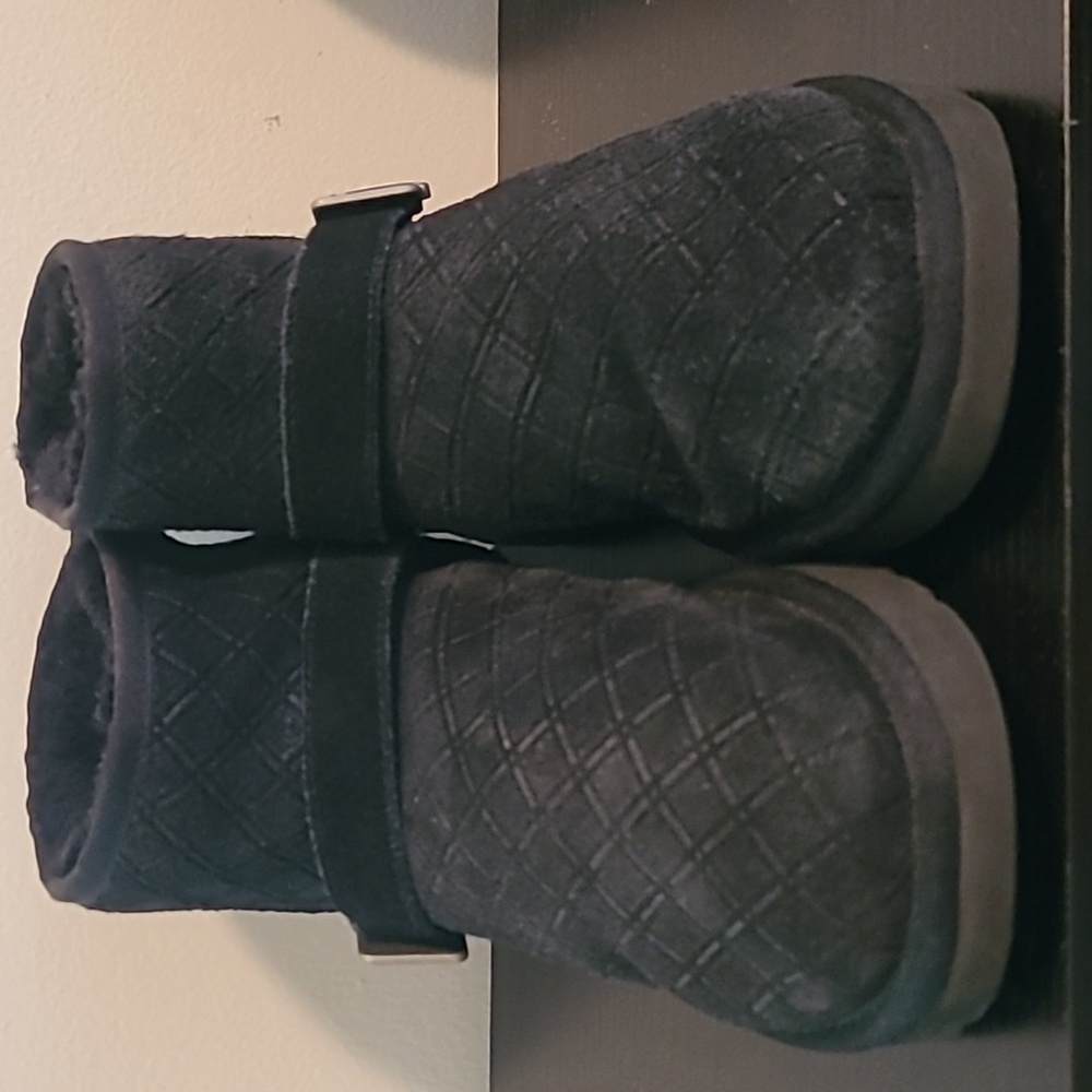 Ugg Ankle Boot - image 4